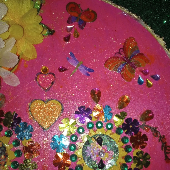 " Daisy" wooden decorated sugar skull - Picture 2 of 6